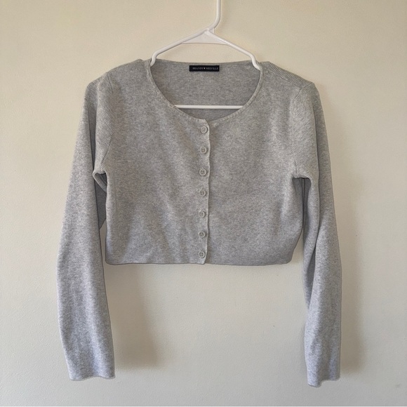 Brandy Melville Cropped Ribber Cardigan Sweater Button Up XS - Picture 1 of 4